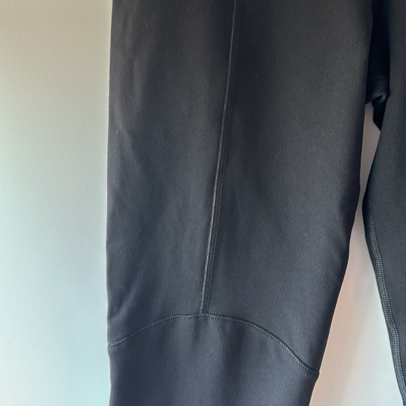 NEW WITH TAGS - Lululemon Venus Crop - Size 8 - Picture 4 of 10